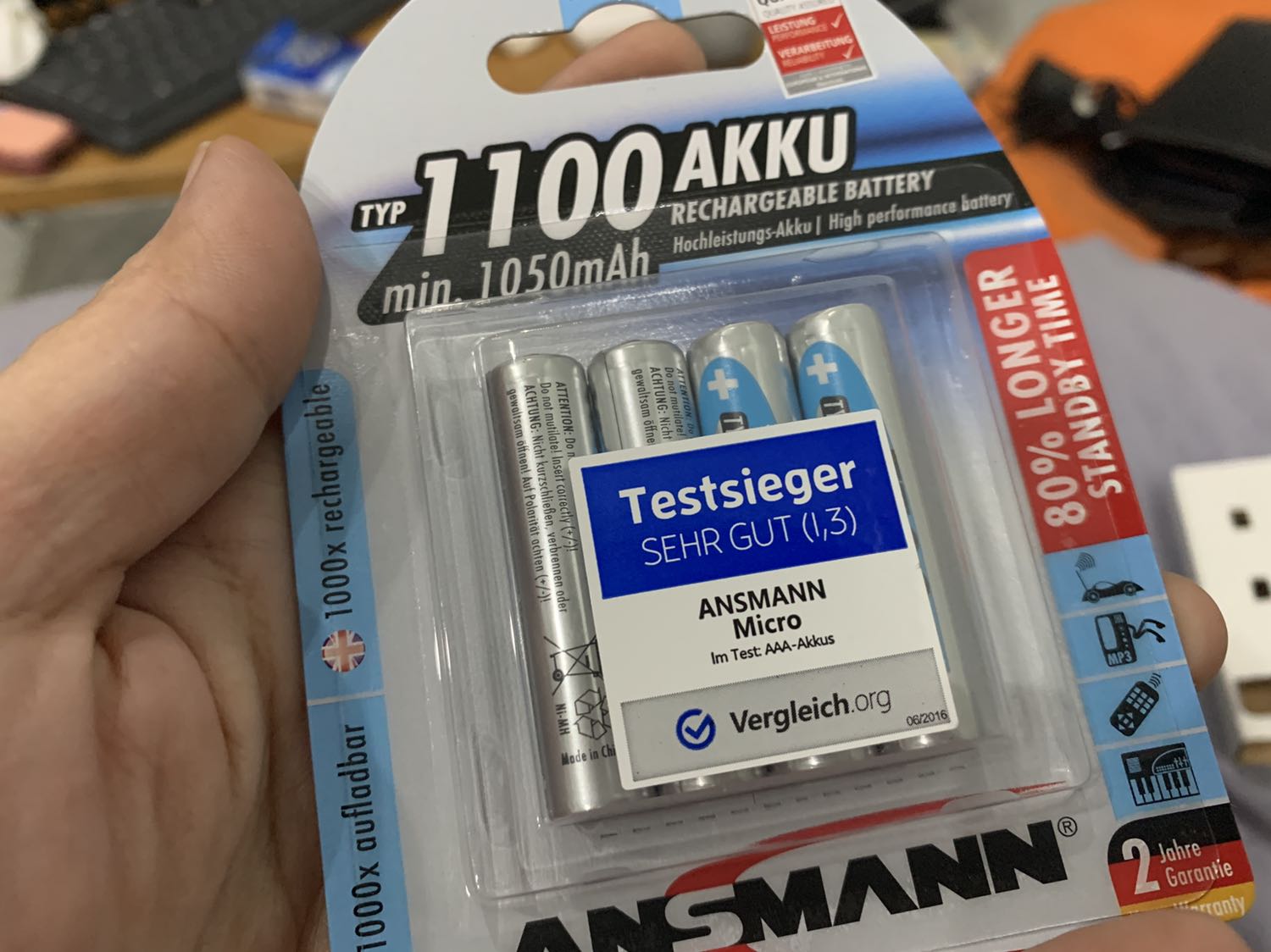 Hàng chắc chắn liền lạc. Sài đến nay vẫn ổn định. Sạc một pin riêng lẻ vẫn được. Có thể sạc được pin đũa (AAA) và pin tiểu đồng hồ (AA)