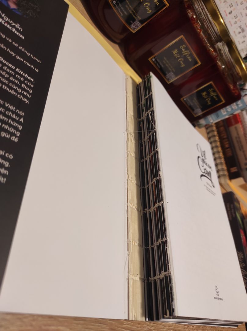 mua sách tiki đã lâu, lần đầu tiên gặp được e nó thế này, bung lụa hết dòi, lật đến đâu thì e nó bay đến đấy