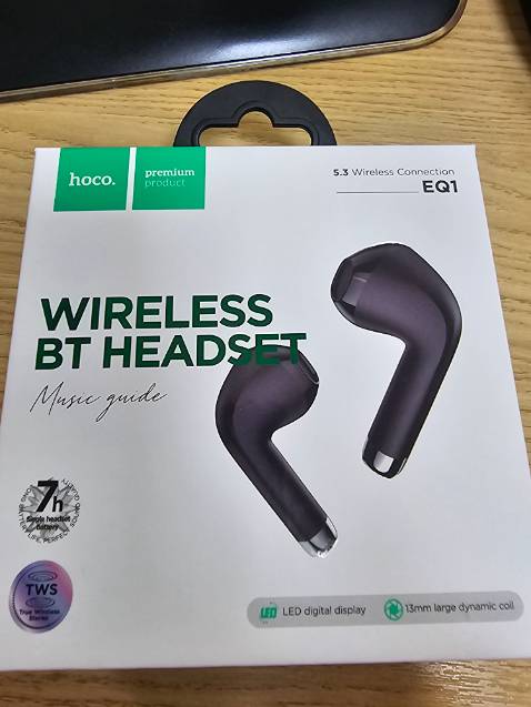 Chất lượng âm thanh ổn trong tầm giá, kết nối dễ Tuy nhiên đầu tai hơi to