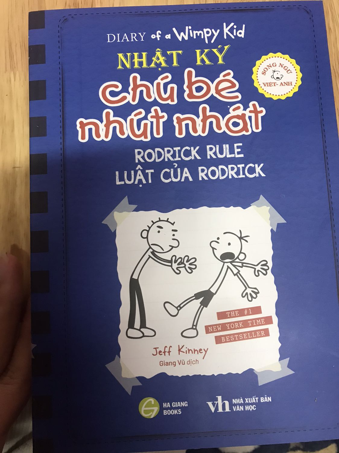Giao hàng rất nhanh, mình cũng thích cuoins này lắm nhưng giờ mới mua đc, shop gói hàng cẩn thận, shiper thân thiện
