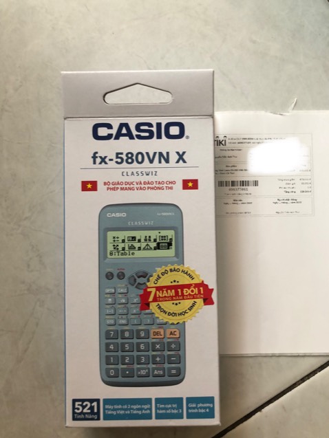 Casio thì bên ngoài bán nhiều hàng giả lắm, nên mỗi lần có nhu cầu cần dùng thì toàn phải đến nhà sách mua thôi, chứ mua linh tinh bên ngoài thì nhỡ xui xui dính chấu là hổng biết than với ai luôn á 🤣 
Đợt này mua hộ cho đứa em ở nhà mà mãi k có thời gian ghé nhà sách, lên Tiki search thử thì thấy có cửa hàng Bitex luôn nên cứ thế mà múc thôi ạ 🌝 máy sale nhẹ, có cả mã giảm giá Astra lẫn mã của Momo nên đỡ hơn cả mớ xèng so với mua trực tiếp ở nhà sách í 🥰🥰🥰 giao hàng cũng nhanh nữa 👍