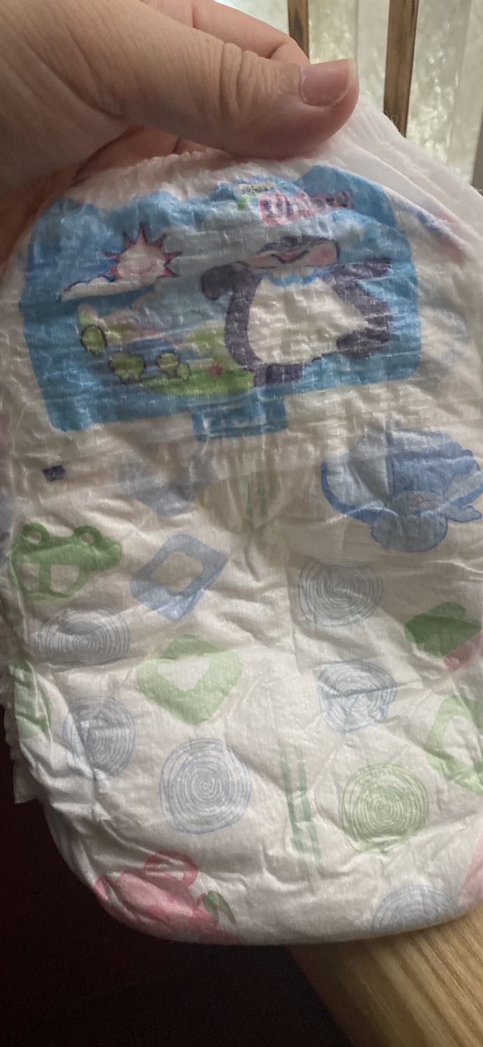 Mua nhầm bỉm quần vs bỉm dán. Bé lớn rồi nên dùng hơi bất tiện. Tuy nhiên vẫn ok
Giao hàng nhanh, đóng gói hơi sơ Sài  chút. Vẫn ủng hộ Tiki cho bỉm tới