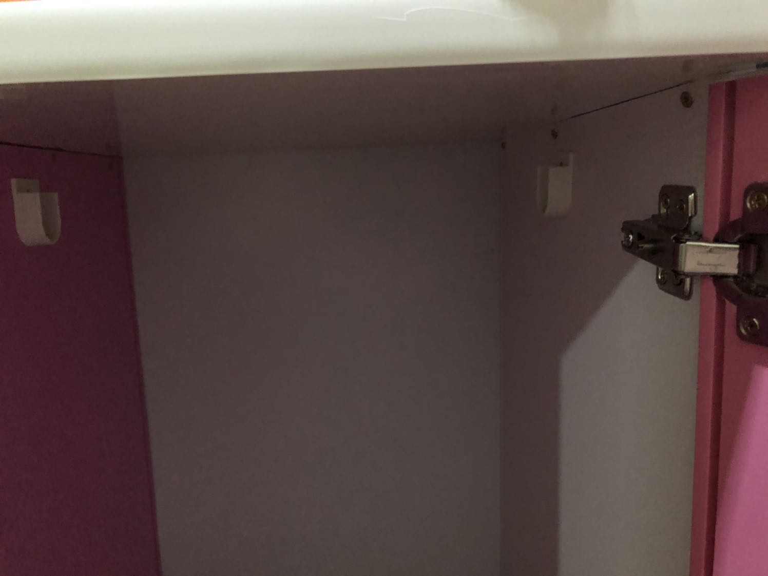 Tủ mình nhận được không có 2 thanh treo làm sao treo đồ, Shop gửi bổ sung giúp mình nha