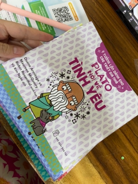 Giấy có hơi mỏng manh xíu. Nội dung thì ổn do cái này của nhà xuất bản lớn làm.