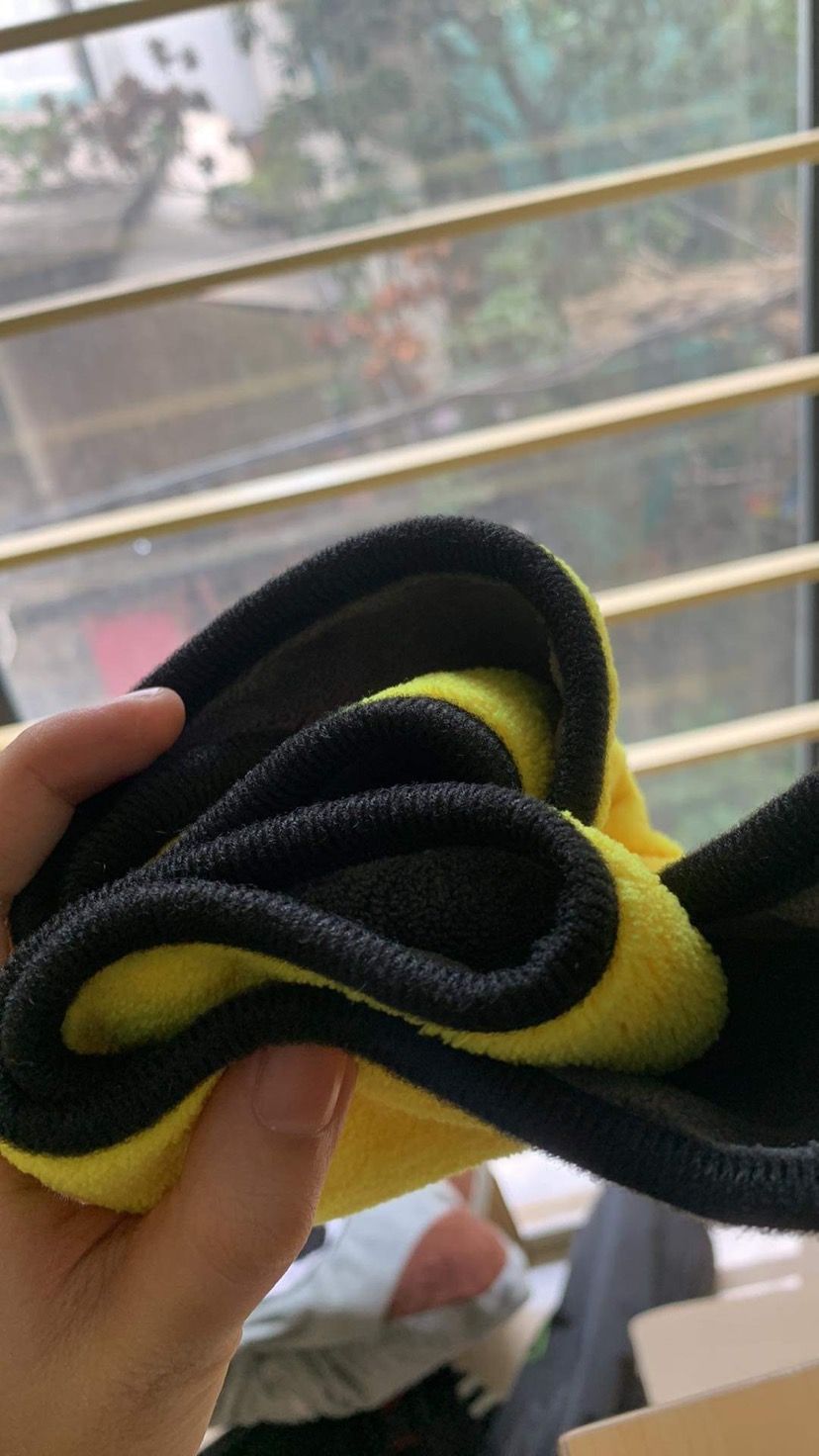 Khăn rất đẹp, dày dặn, vải đúng không rụng bông như QC, đã mang ra lau rửa xe, lau rất thích. Hài lòng