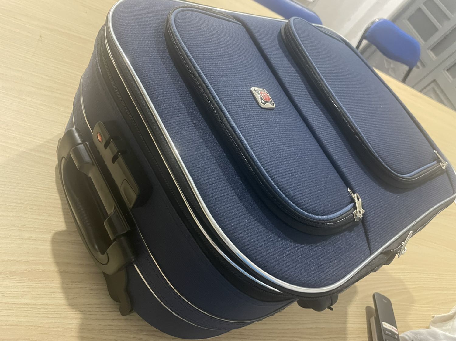 Sản phẩm như hình, bên trong có bụi cần phải xử lý trước khi xử dụng.