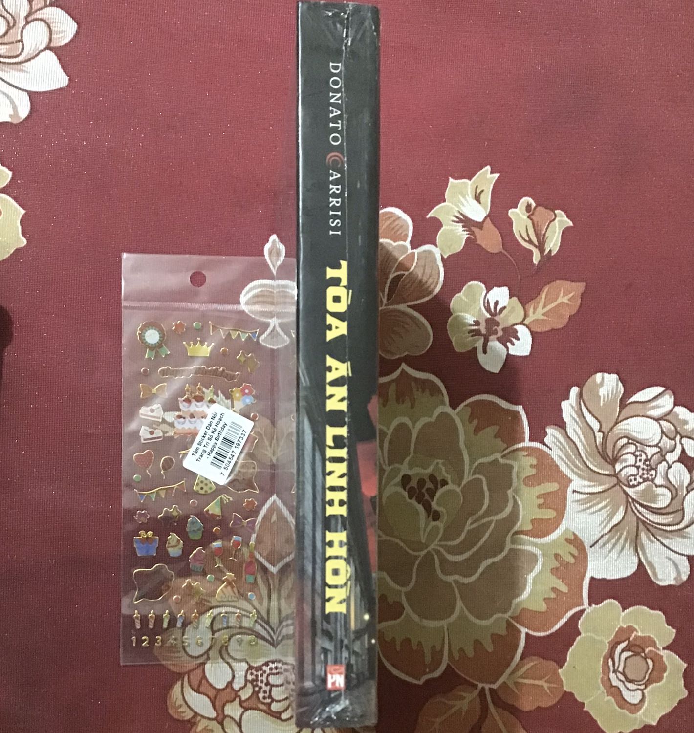 Một tác phẩm hay và lôi cuốn của tác giả Donato Carisi,mang một chút hơi hướng tôn giáo và vài điều bí ẩn chưa đc khẳng định trên thực tế. Nhưng vẫn rất cuốn hút,đáng đọc