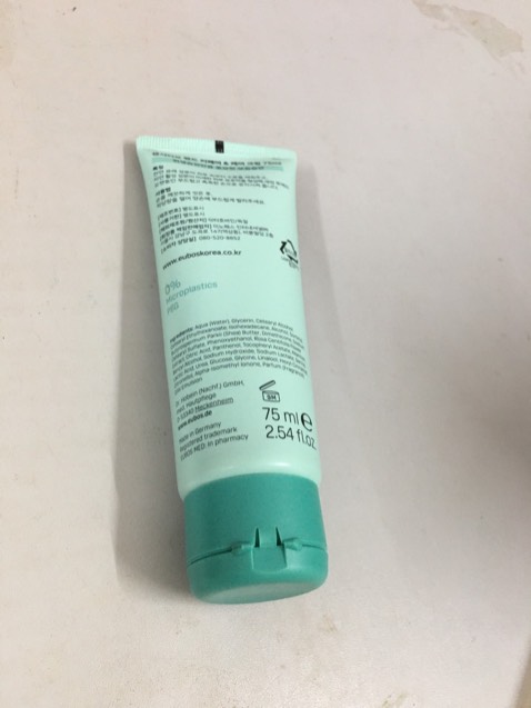 Kem dưỡng tay vợ mua cho rất thơm, bôi lúc ngồi điều hoà lạnh, cảm ơn vợ 👍