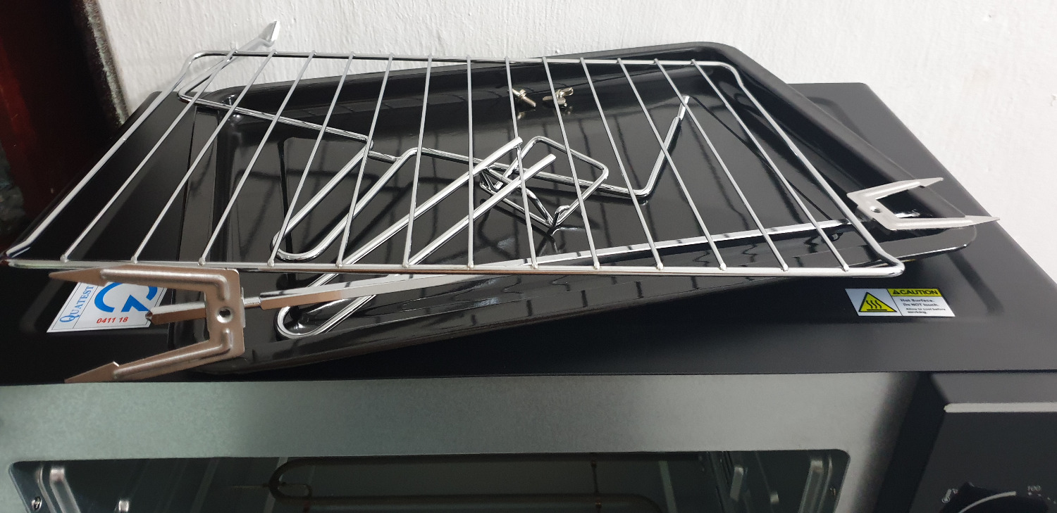 - Thái độ nhân viên giao hàng rất khó chịu, bảo chuyển lên nhà để kiểm tra sản phẩm xem có thiếu đồ ko nhưng bắt khách hàng xuống dứoi thanh toán và tự bê lên.
- Mở sản phẩm ra thì thiếu khay hứng - đã liên hệ với hỗ trợ nhưng chưa thấy báo sẽ chuyển lại đồ thiếu cho khách hàng.