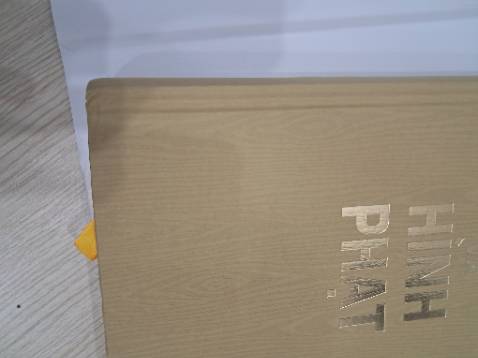 Sách hơi bị móp nhẹ nha