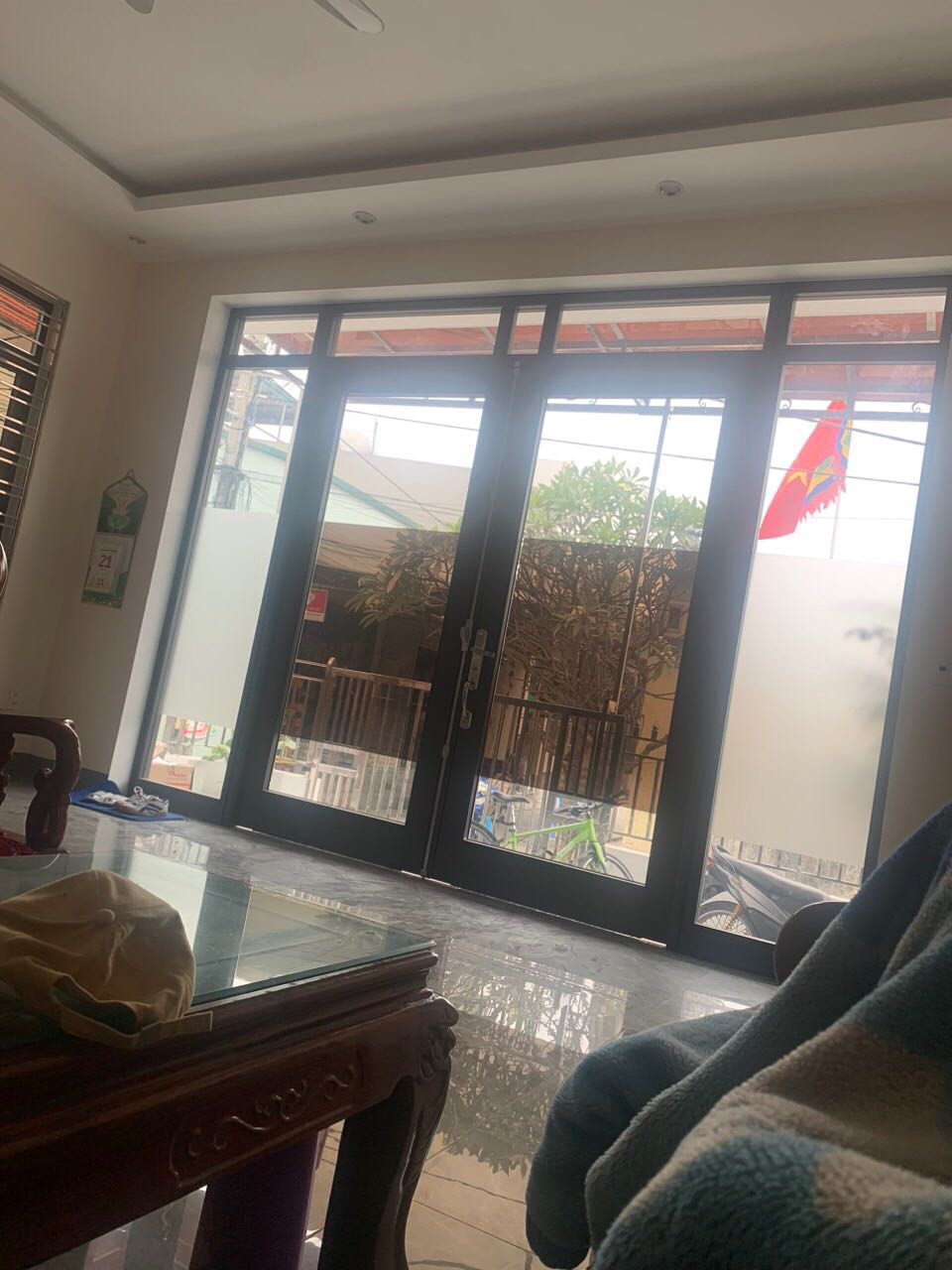 màu đẹp
cần dán cẩn thận để tránh bọt nước