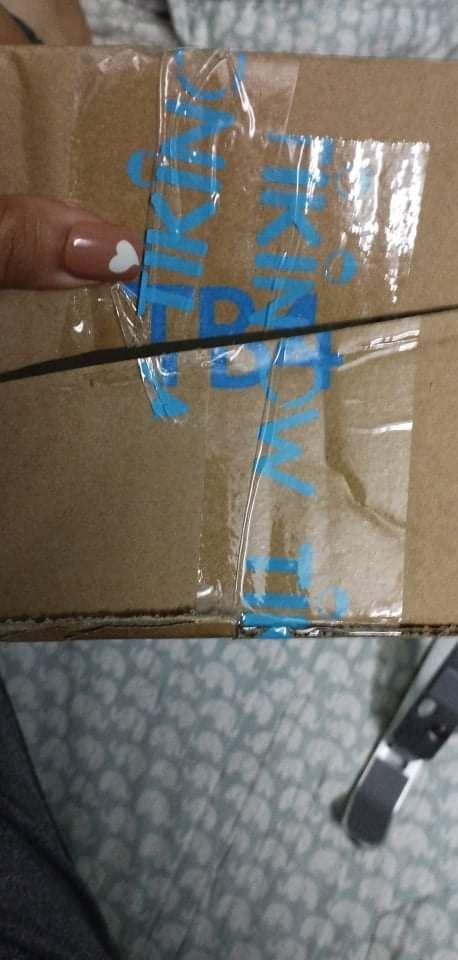 mình chưa đọc sách nên k đánh giá nd mà chỉ bàn về cách đóng gói của tiki. nhìn chung mình khá may khi các lần đặt hàng mình đều nhận dc khá ổn, sách không có vd tuy nhiên thực sự trong khi nhiều nơi khác đều đóng gói khá kĩ thì tiki lại vô cùng sơ sài và mãi vẫn k đổi. đơn hnay mình nhận dc hộp bị rạch khá dài, may mà sách k sao chứ k lại mất công đổi hàng. mong tiki xem xét nâng cấp khâu đóng gói lên đi ạ