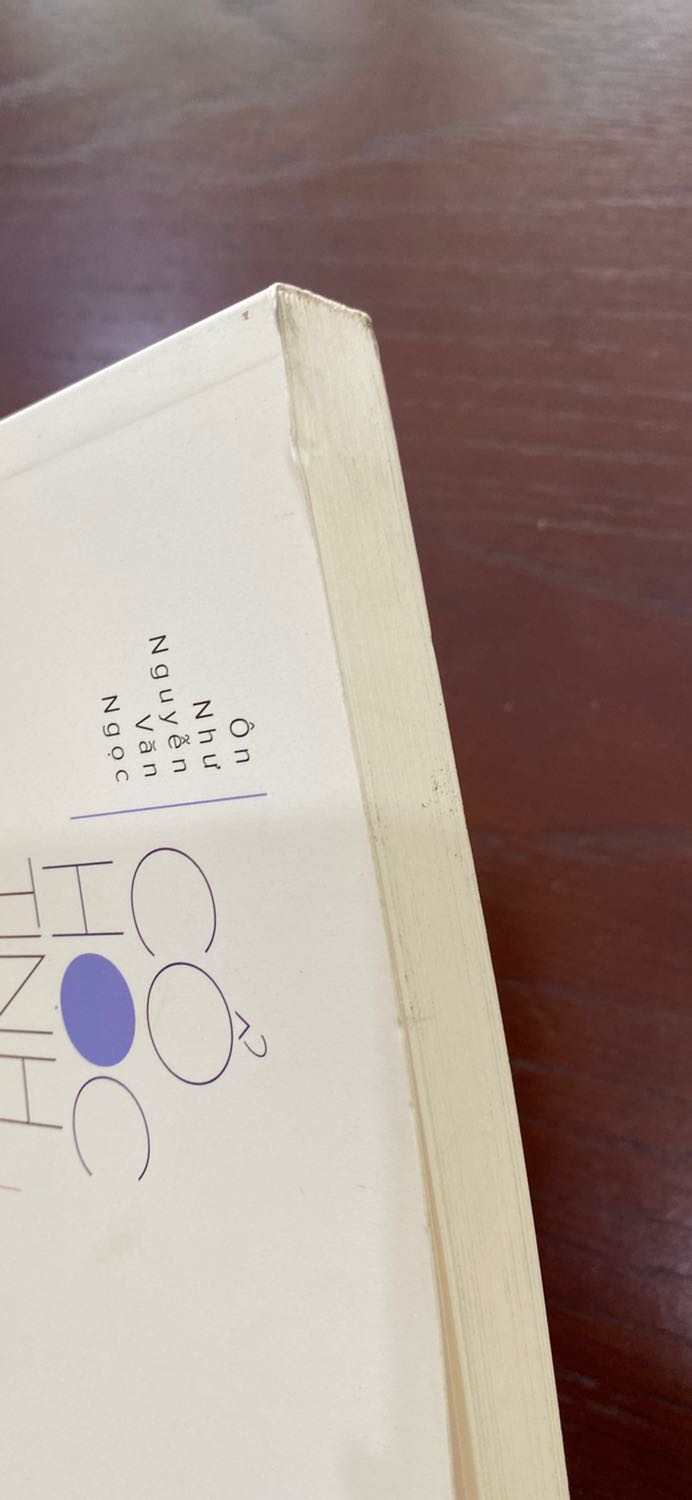 Mất tiền mua sách mới, mà Tiki giao cho mình 1 quyển sách bụi bẩn, lem nhem như 1 quyển sách cũ. Nội dung bên trong thì không sao, nhưng mà cái bìa ngoài nhìn mất cảm tình thực sự. Không biết nên nghĩ sao về vụ này.