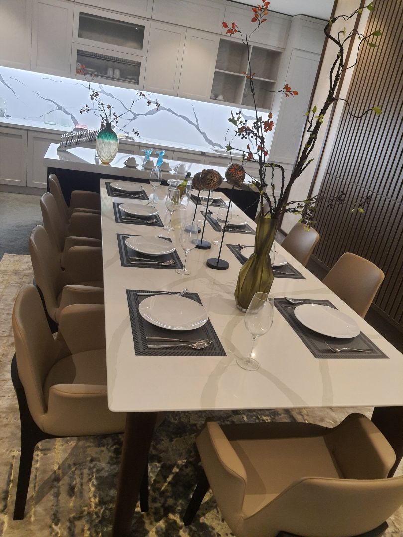 Mua dao, nĩa, muỗng ở DandiHome sản phẩm rất tốt chọn loại trắng trơn đơn giản rất hợp với bộ bàn ăn mặt đá.