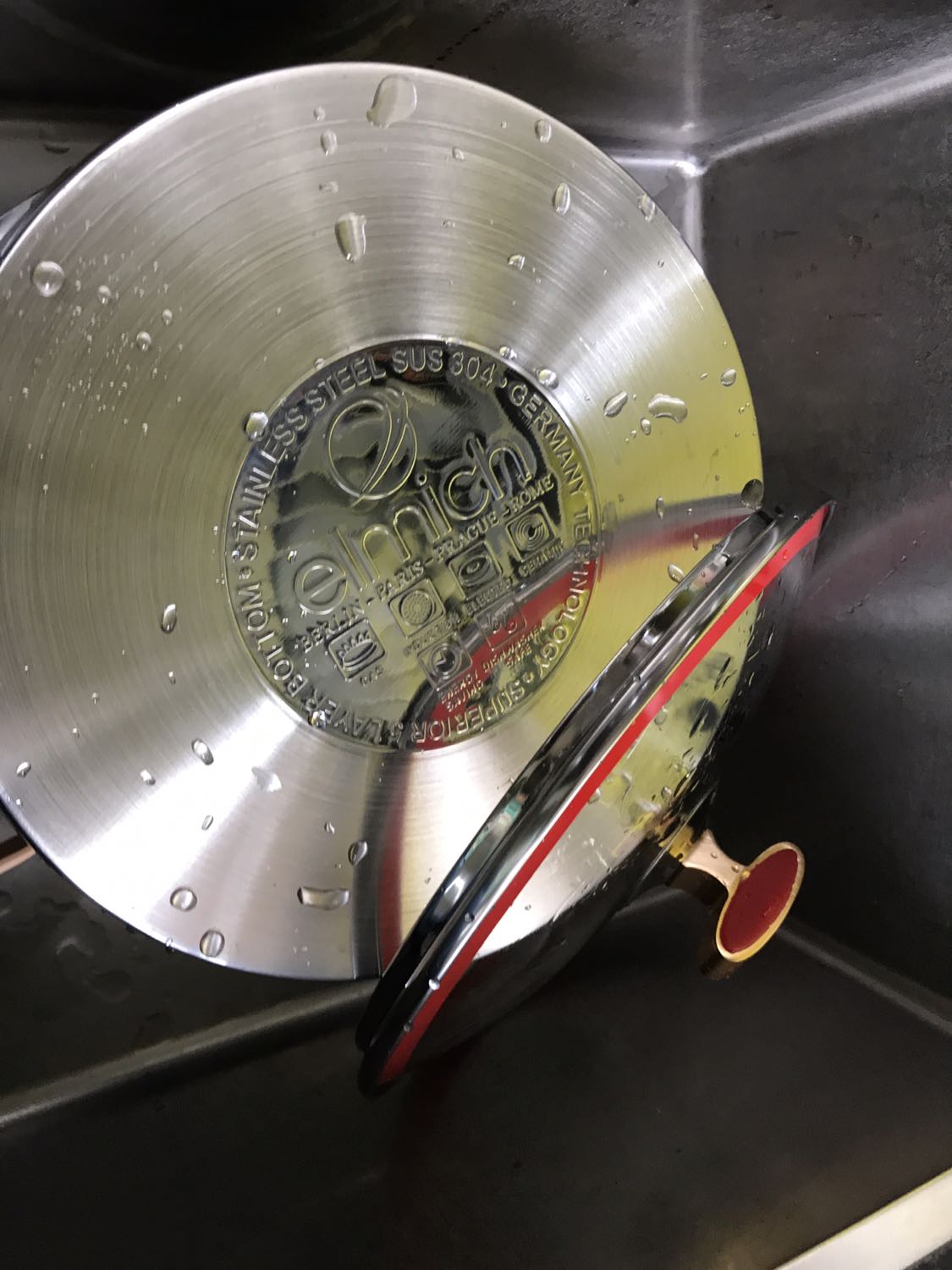 Sản phẩm đóng gói cẩn thận. Phiếu bảo hành đầy đủ.