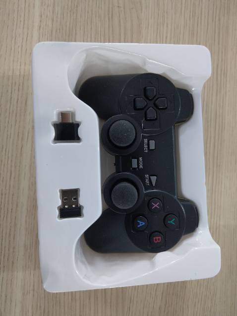 Giá tốt, chơi ổn. Có đầu chuyển USB sang cổng C để cắm vào điện thoại