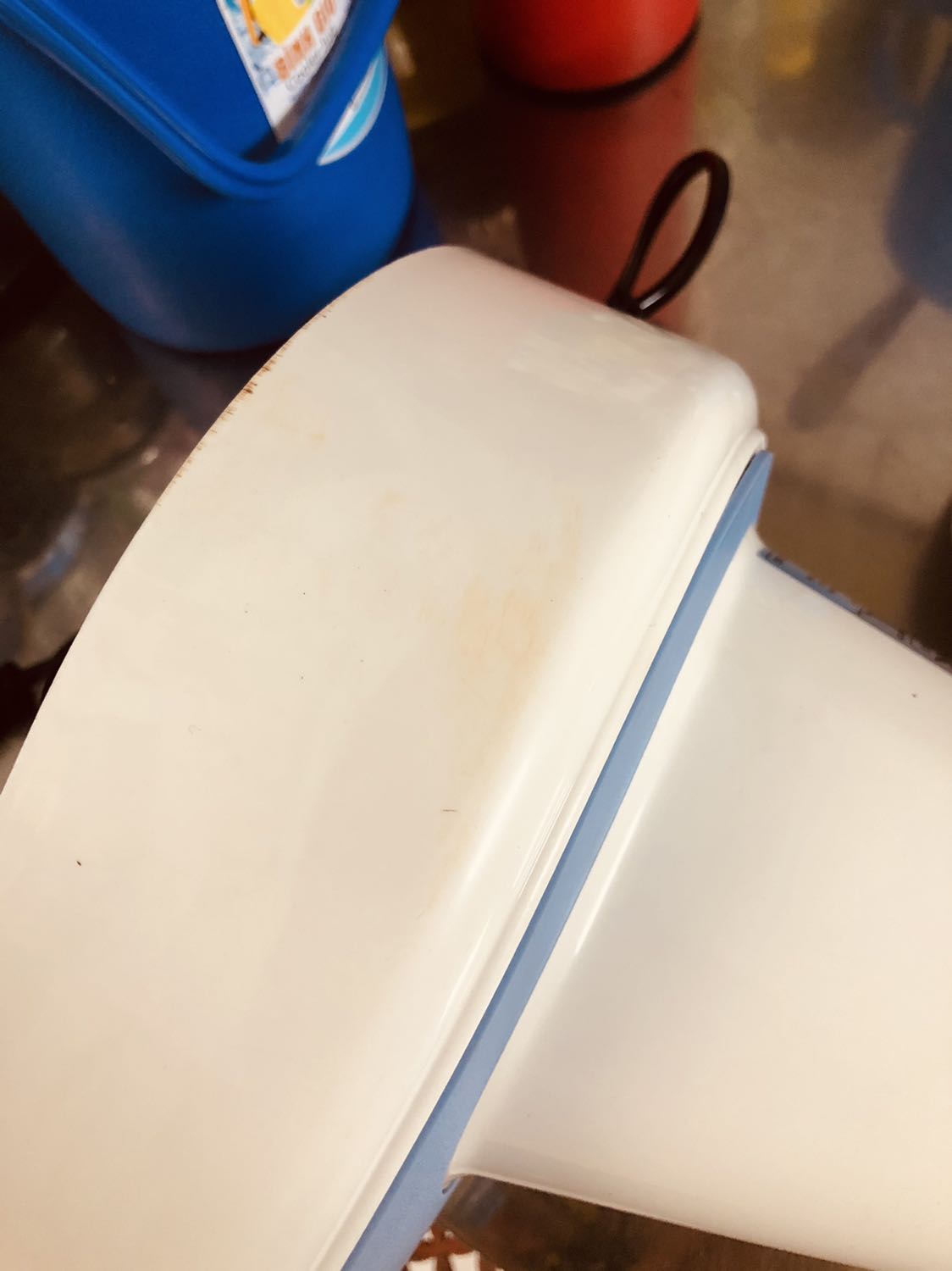 Mới mua về mà giống hàng cũ, chưa xài thử mà thấy không hài lòng rồi, có thể đổi cái khác được không