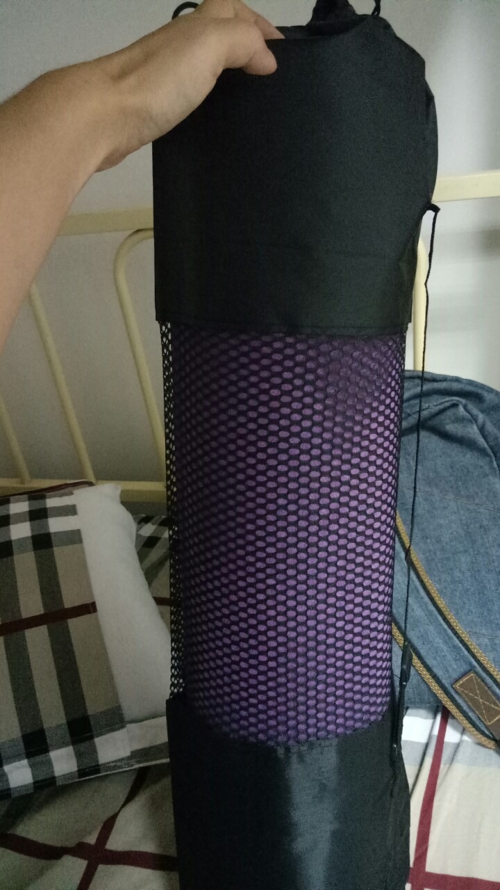 Sản phẩm giống như miêu tả, khi mở bên trong có 1 vết xước nhỏ, tuy nhiên k ảnh hưởng nhiều, sản phẩm không có mùi hôi, đúng thương hiệu Eco Friendly. túi đựng thảm đẹp. rất ưng ý. cám ơn shop.