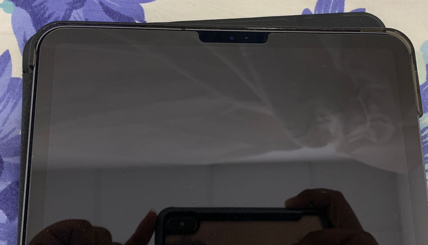 Hàng rất ok dán dễ vù có cái khun định sẵn cho ai căng ko đc cường lực mượt trải nghiệm 1 tháng thì thì thấy rất mượt êm