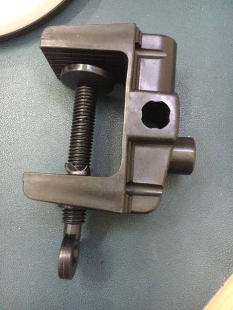 Mình mới nhận sản phẩm
- Điểm cộng: thấy chắc chắn, đèn kéo tùy chỉnh linh hoạt
- Điểm trừ: mình đặt màu đen mà giao màu trắng
- Câu hỏi: Chỗ vặn bóng đèn chụp ngoài làm nhựa, liệu theo thời gian có bị giòn ko?
Kẹp bàn làm bắng nhựa, không biết theo thời gian dễ hư hỏng ko? nếu hỏng thì có bán linh kiện thay thế ko?