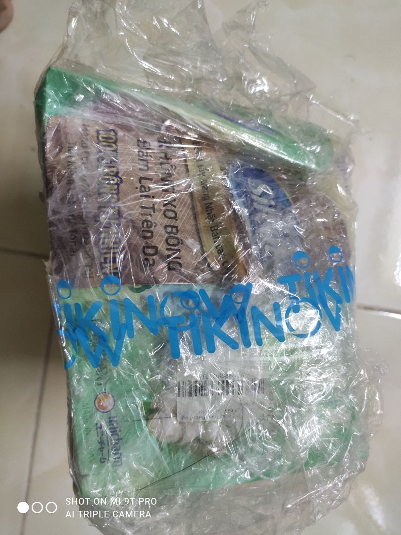 Mua 3 hộp nhưng về tay không hộp nào là lành lặn, không móp thì thủng luôn. 
Không biết shop có tiếp thu ý kiến của khách hàng không nhưng mình thấy khách của shop phản ánh vấn đề này không phải lần đầu. Hi vọng shop tôn trọng khách hàng cũng chính như sản phẩm mình bán ra