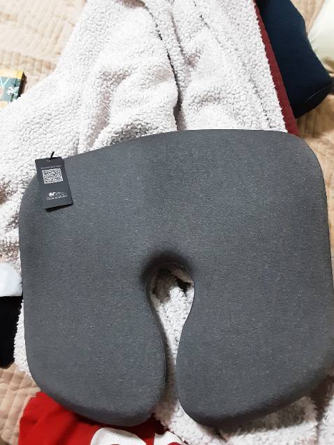 - Chất lượng: mềm,  độ đàn hồi tốt, không bị xẹp lún
- Giá cả: ok
- Dịch vụ tốt: có giấy cảm ơn và bonus thêm túi thơm từ shop,  có tag barcode kích hoạt bảo hành từ hãng. 
- Nên mua nhé mọi người 😁