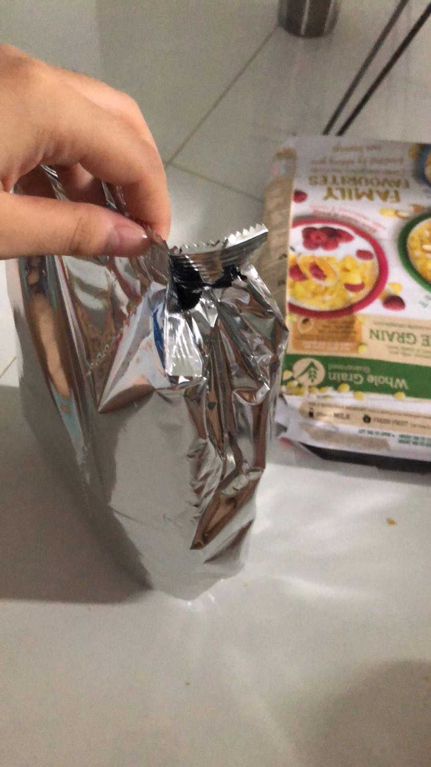 Đóng gói quá tệ, hộp bị móp hết, gói bên trong chưa mở đã bị rách Đóng gói quá tệ, hộp bị móp hết, gói bên trong chưa mở đã bị rách