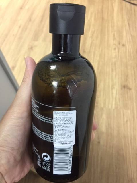 nón chất lượng ok, nhưng có vết dầu máy trên nón mình đã giặt xà bông nhưng có vẻ không ra, hơi thất vọng. Hình minh họa thôi.