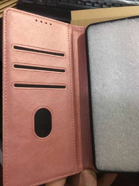 Bao da nhận về đúng như quảng cáo nha, chuẩn ko cần chỉnh luôn, rất đáng tiền nha. Máy lắp vô vừa in luôn, mà đựng thẻ rất là gọn gàng tiện lợi. Shop làm ăn uy tín chứ ko như cái shop bữa trc mua, đã giao sai lại còn chặn luôn chát. Nên mua ủng hộ nhé, hàng bao đẹp....