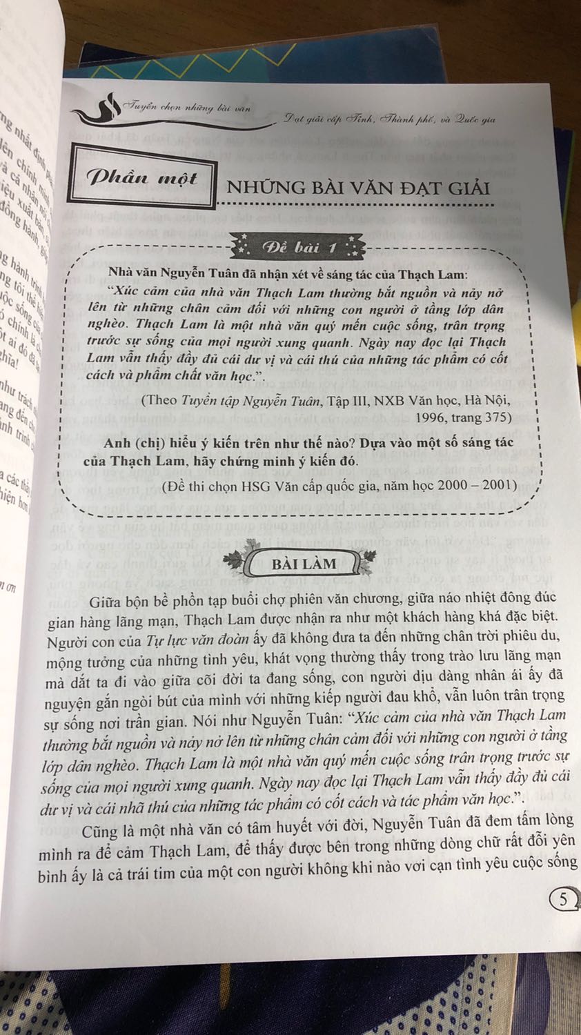 Sách mới tinh, nội dung hay với nhiều bài văn chọn lọc từ ngữ trao chuốt kèm nhiều dẫn chứng bổ ích. Các bạn nên mua ngay một cuốn?? Chỉ có một điểm trừ là shipper giao hàng lâu và hách dịch quá??