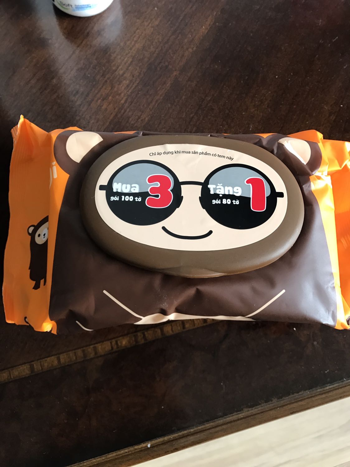 Đặt hôm trước, hôm sau nhận được luôn. Đóng bọc rất cẩn thận. Tuy nhiên khi check trên mặt ngoài vỏ có ghi "mua 3 túi giấy 100 tờ được tặng 1 túi giấy ướt 80 tờ- chỉ áp dụng khi có dán tem này" nhưng mình không thấy Tiki tặng kèm gì cả. Nhờ Tiki check lại