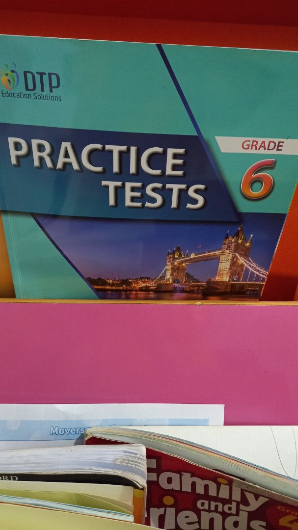 sách in màu hấp dẫn, giấy in chất lượng, có file nghe. sách ôn đầy đủ các kỹ năng ngữ pháp, từ vựng, nghe, nói, đọc, viết. mình rất hài lòng. sách in màu hấp dẫn, giấy in chất lượng, có file nghe. sách ôn đầy đủ các kỹ năng ngữ pháp, từ vựng, nghe, nói, đọc, viết. mình rất hài lòng.