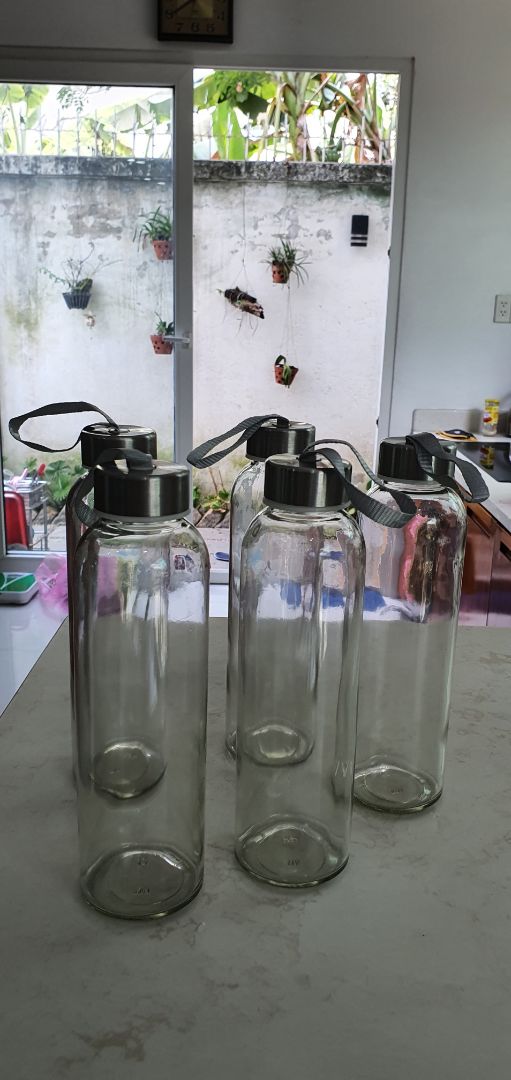 Bình đựng nước ép rất phù hợp.Tuy nhiên lần này giao hàng thủy tinh mà TIKI đóng gói không chèn,may không vỡ cái nào.Mua được giá khuyến mại nên tính cả tiền ship nữa vẫn rẻ?