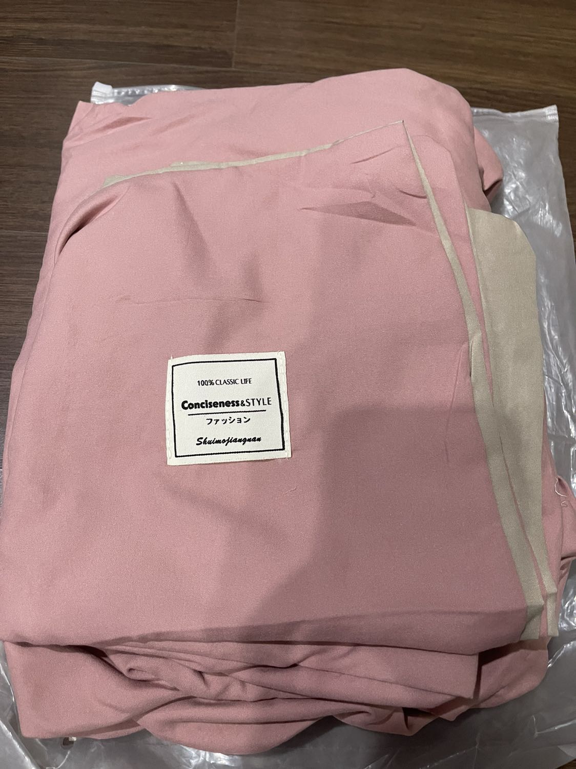 Vải mềm ok, màu bên ngoài tối va nhạt hơn mình nghĩ