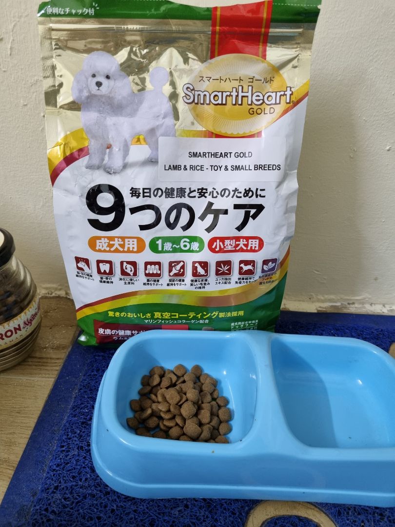 Hàng xuất xứ Thái Lan, mà toàn chữ tiếng Nhật. Hạt nhỏ, mềm. Cún nhà mình là poodle ăn thấy ngon miệng. Đổ ra 2 lần là ăn hết 2 lần. Hàng xuất xứ Thái Lan, mà toàn chữ tiếng Nhật. Hạt nhỏ, mềm. Cún nhà mình là poodle ăn thấy ngon miệng. Đổ ra 2 lần là ăn hết 2 lần.