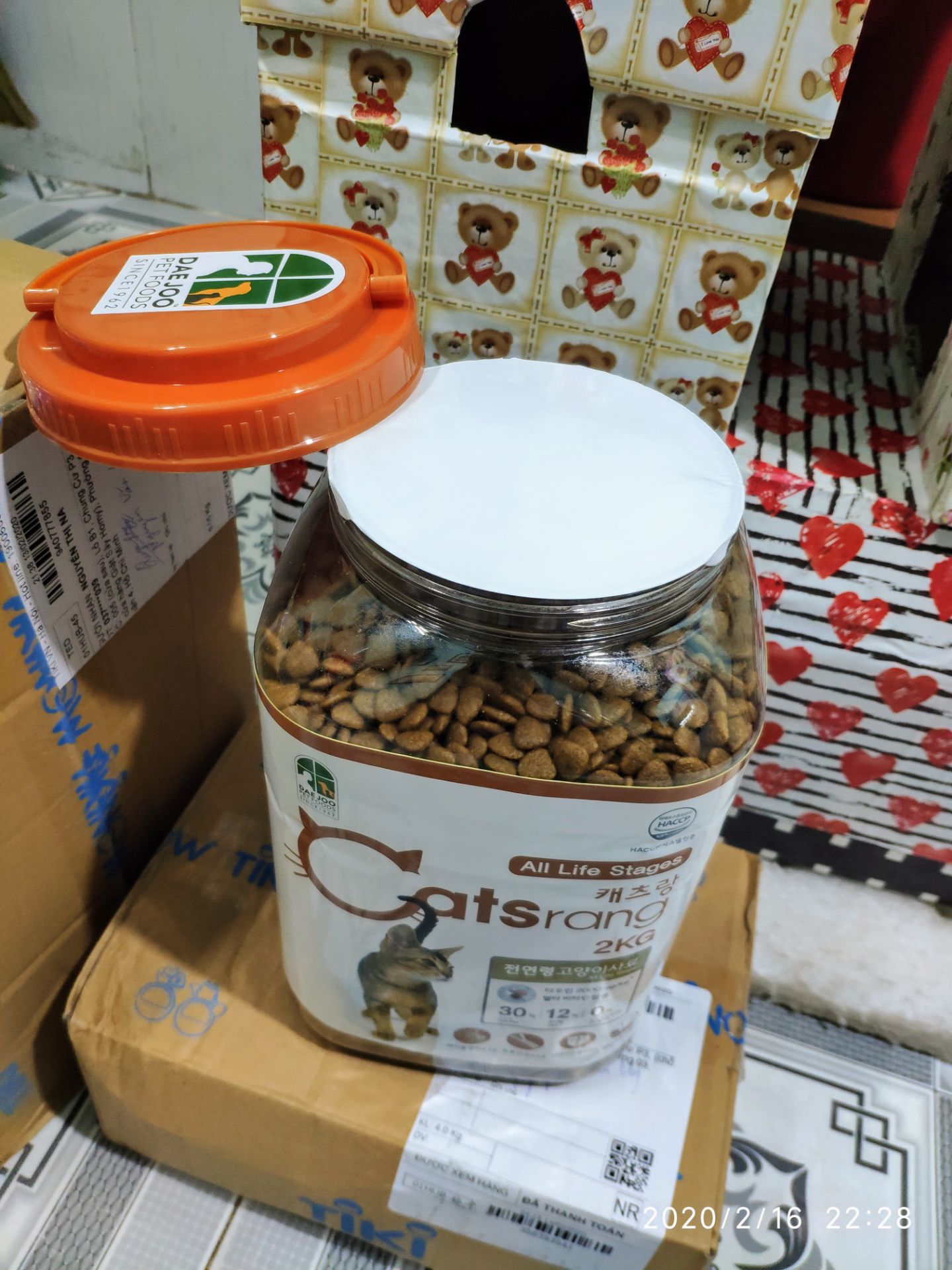 Tiki/Shop đóng gói rất cẩn thận, giao nhanh hơn dự kiến  4 hay 5 ngày gì đó. 
Lần đầu mình thử loại này cho mấy bé mà thấy mấy bé cũng khoái lắm, ngồi nhai đốp đốp hoài :))
Mình hài lòng về đơn hàng này nhé! Thanks!