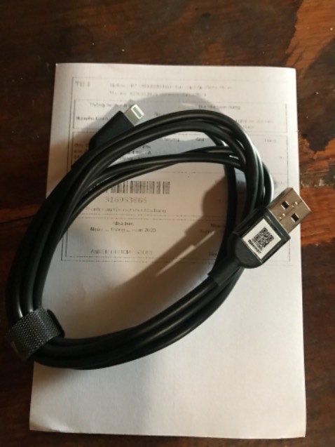 Hàng chuẩn nguyên seal, đúng hãng anker . Chất lượng chưa biết bền hay không . Tuy nhiên điểm trừ không biết do bên bán hay bên nào mà thấy chậm hơn so với đơn hàng khác . Ok