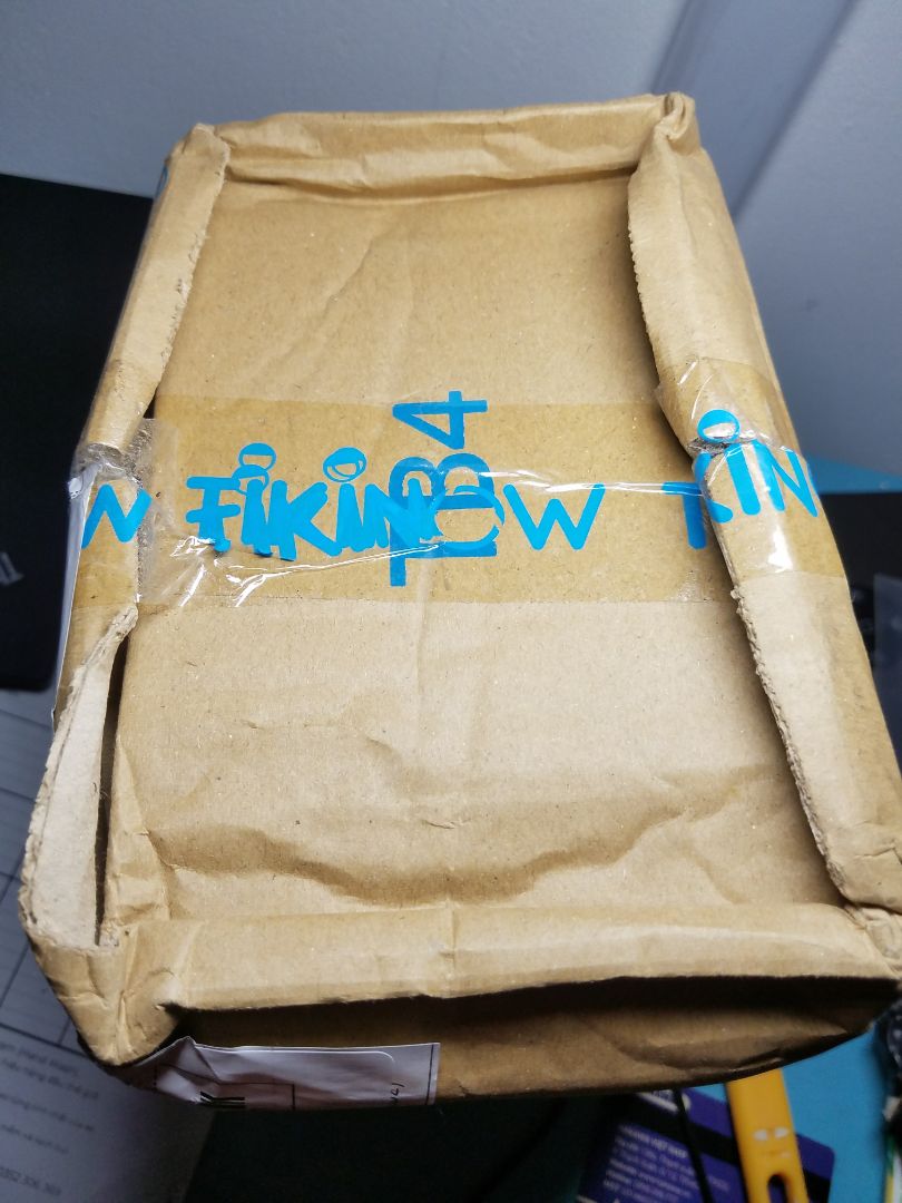 Giá mua được rẻ hơn vài chục. Hàng tem sx 2022. Nói chung là jnt giao hàng hộp móp méo nhưng trong hộp sản phẩm vẫn ok. Hú hồn