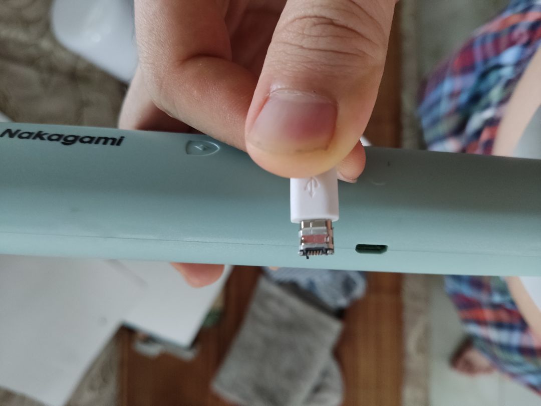 vợt hàng mã dùng dc đúng 5 ngay thì hỏng đèn. chân sạc long. moi người chú ý nhé. mua phí tien