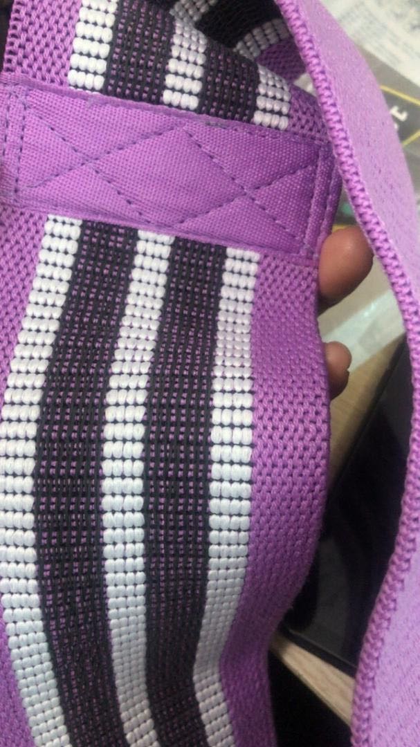 Vải dầy. Độ co giản rất ưng ý. Giao hàng nhanh. Cho shop 5 sao nèDây đẹp chắc chắn, đóng gói cẩn thận, nặng hơb sức tập của mình nên phải mua thêm dây nhẹ nữa về tập, hihi