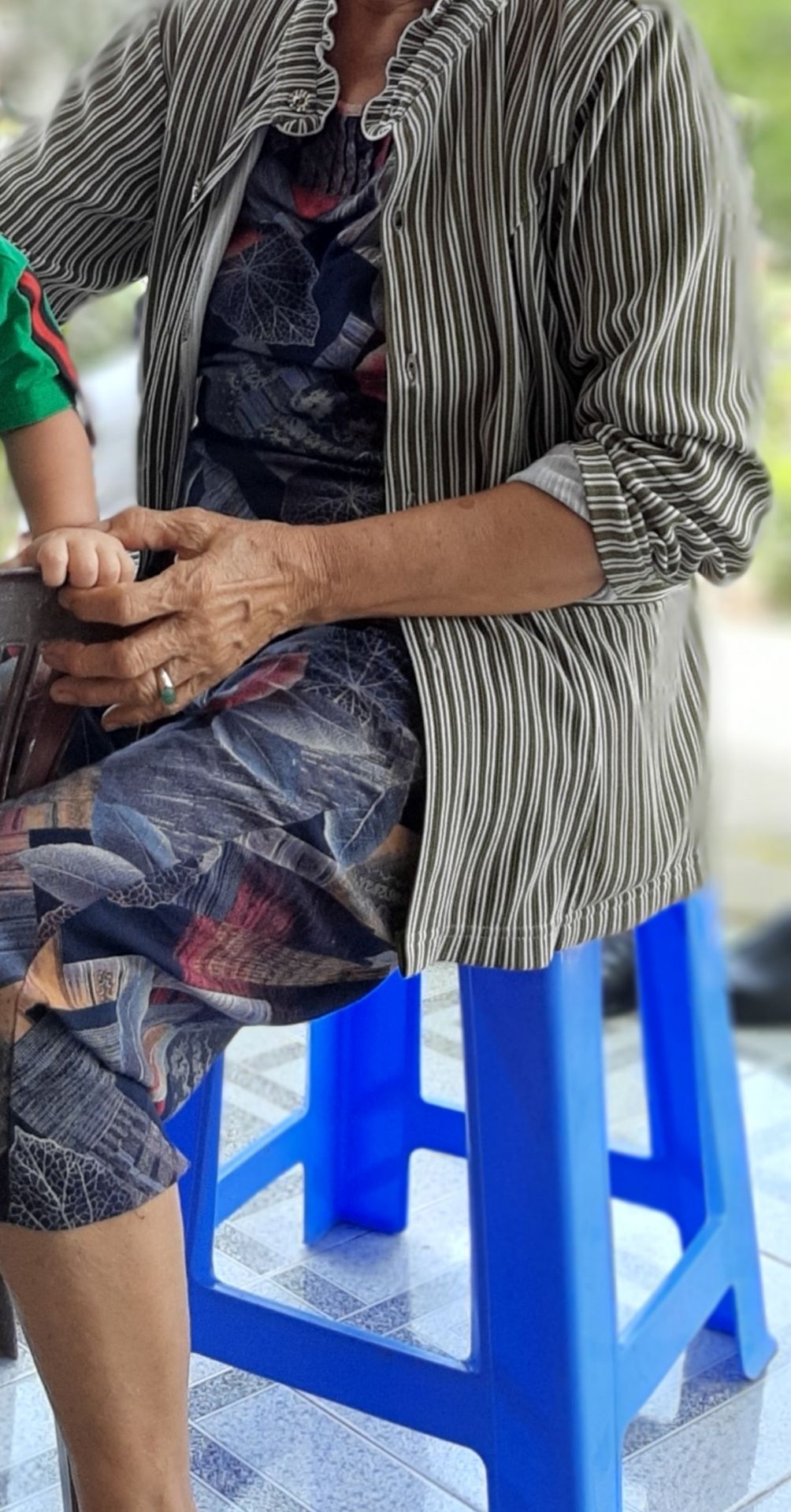 Tiki giao hàng nhanh, đóng gói tốt, shipper thân thiện. Đồ chất liệu tốt, form đẹp, đường may kỹ,  mặt thoải mái, mẹ mình rất thích!