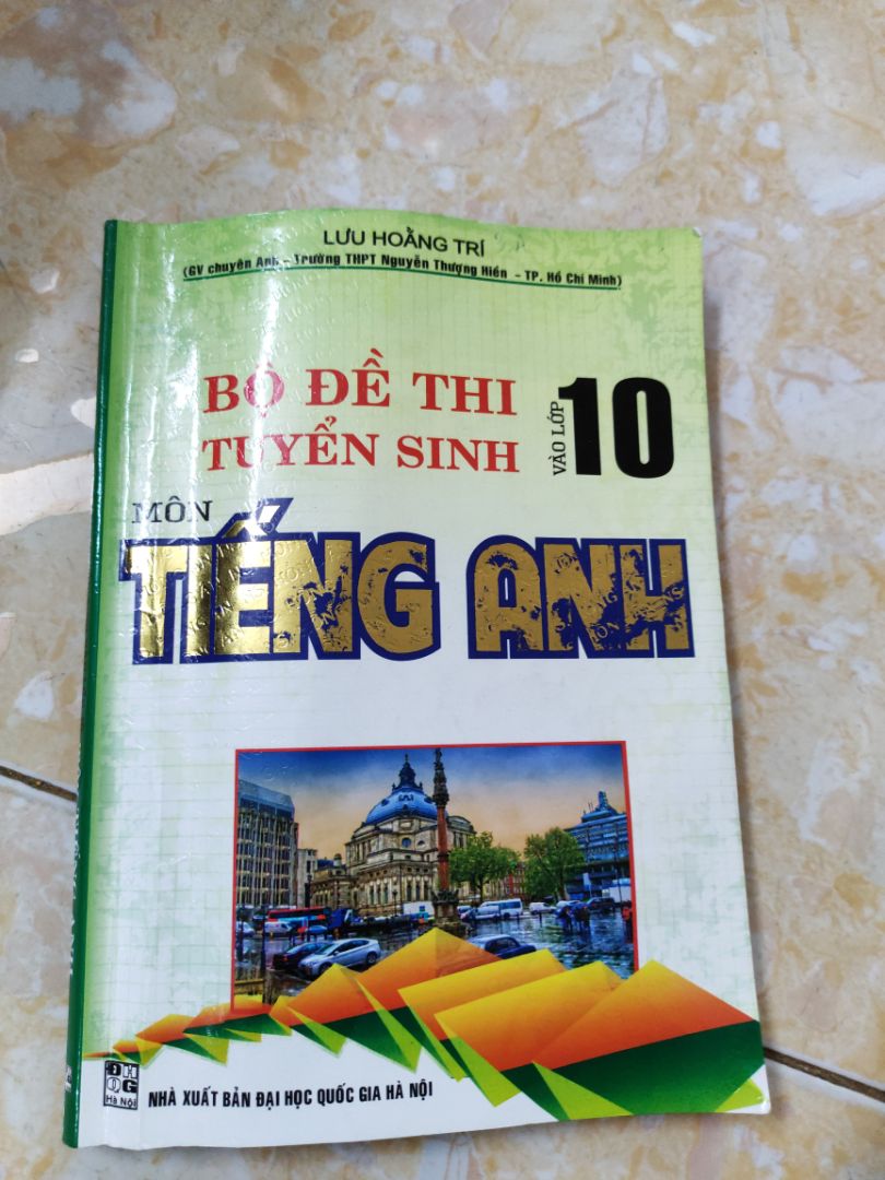bài tập trong này khá dễ, thiếu phần sắp xếp câu, chỉ phù hợp ôn thi trên lớp do còn thiếu nhiều điểm ngữ pháp quan trọng. 7/10.