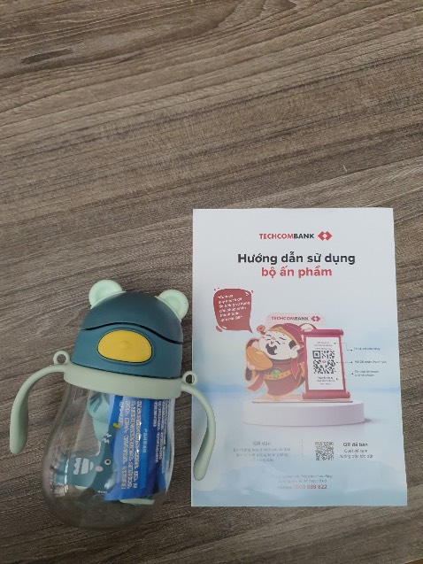 bình nước cute lắm. kích cỡ phù hợp cho bé cầm tự uống. bé nhà mình thích lắm👍🏻 shop tư vấn nhiệt tình. Chất lượng ok👍🏻