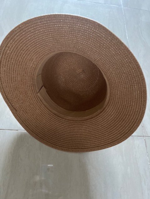 Chất liệu cói dày dặn, mũ form vừa , màu khá đẹp Chất liệu cói dày dặn, mũ form vừa , màu khá đẹp
