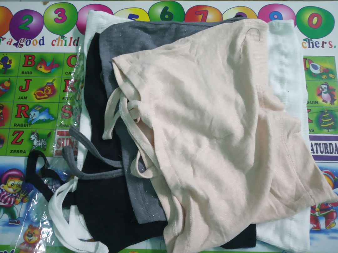 Thực sự sản phẩm quá tệ, rất chi là tệ không có từ nào để diễn tả nữa. 4 cái áo giá sale 70% còn 119k mà không khác gì mớ vải nhàu nát vậy. Thật thất vọng với quy trình kiểm hàng của TIKI, trước đây mình rất tin tưởng khi mua đồ trên TIKI nhưng lần này khi mở hộp đựng hàng ra mong chờ bao nhiêu thì thất vọng bấy nhiêu, không còn lời nào để diễn tả luôn. Thật bực mình. Tôi muốn đổi hàng, làm ơn đổi đơn hàng này dùm tôi càng sớm càng tốt please. Thật thất vọng quá.