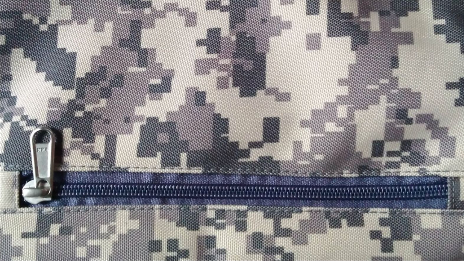 Mua túi lúc Tiki sale nên rất ưng ý về giá cả. Tuy giá rẻ nhưng chất liệu vải tốt, dây kéo khá chắc chắn. Kích thước túi khá to, đựng vừa ipad mini luôn nhé.