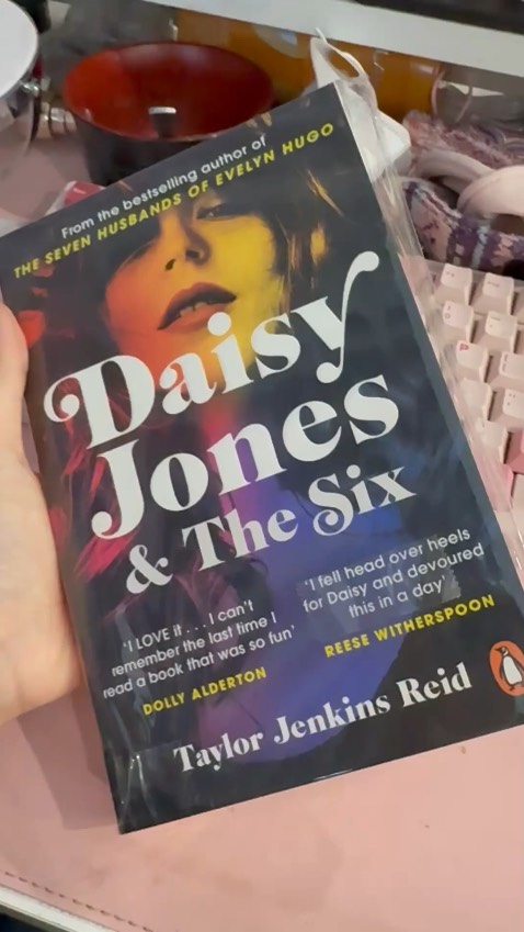 Shop giao nhanh, sách đẹp, phẳng phiu ko df