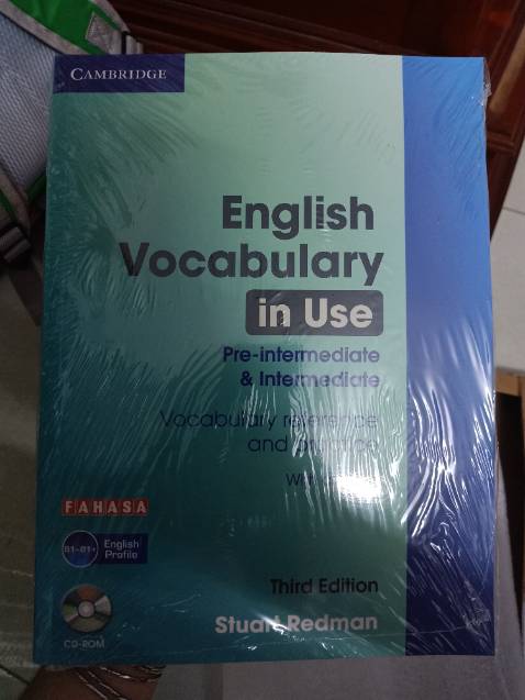 Sách bọc rất cẩn thận, có đĩa CD, giấy in chữ rõ thơm nữa hihi, sách đọc cũng dễ hiểu và hay ạ