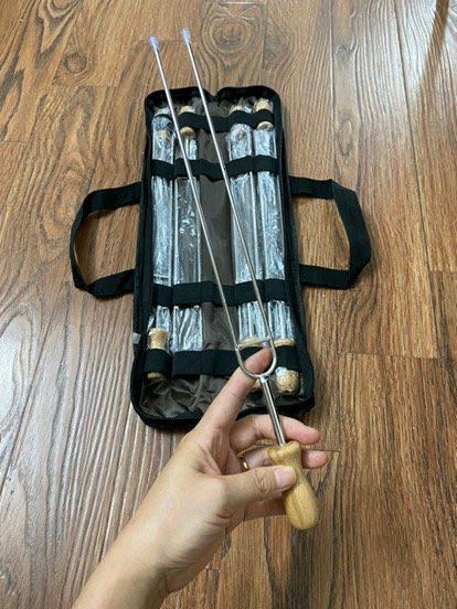 Bộ xiên chất lượng, cầm rất chắc tay, gọn đẹp mà cũng dễ vệ sinh, còn được tặng kèm túi để mang đi 👍👍