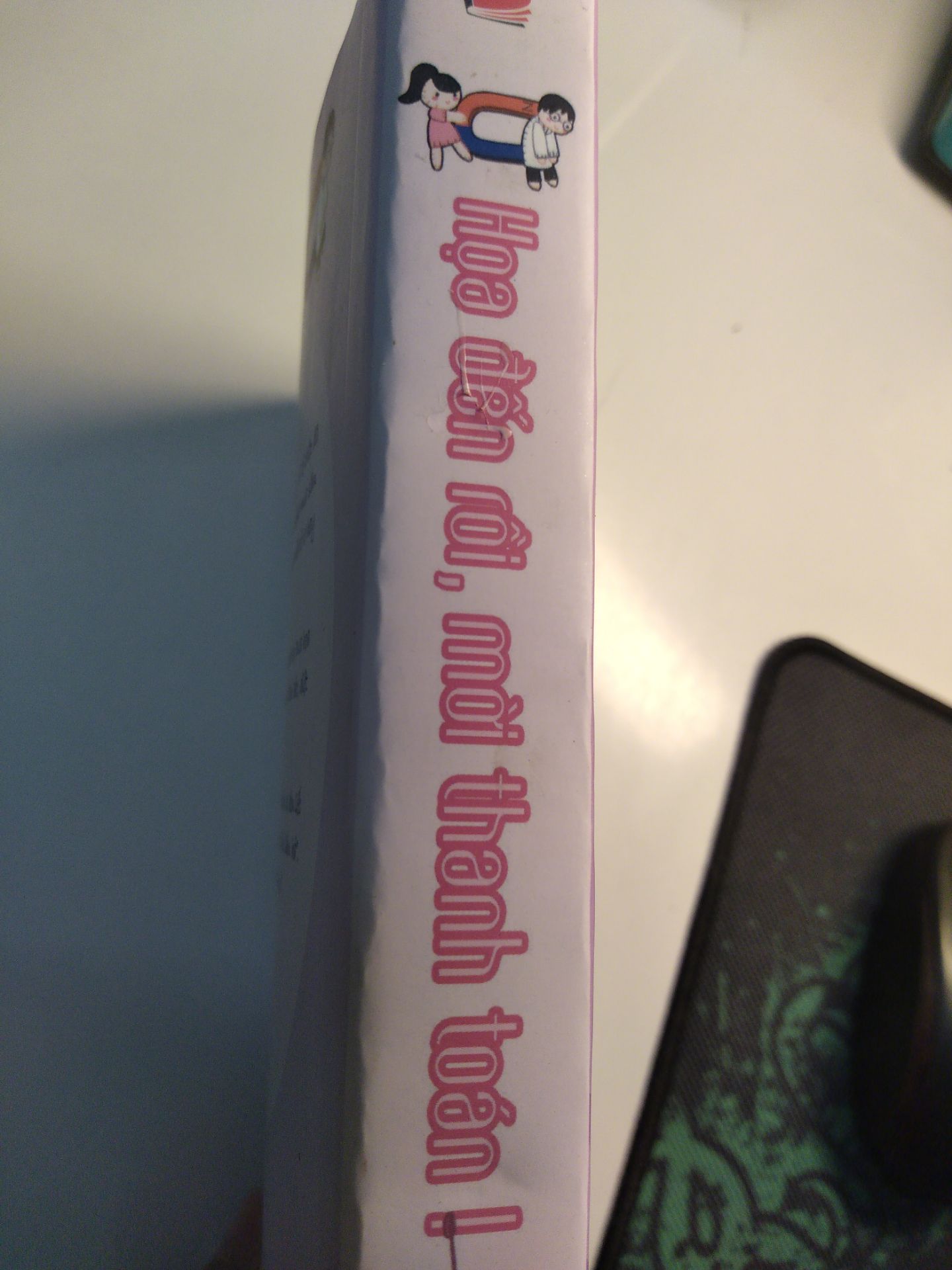 Hàng đóng gói rất kĩ, giao khá nhanh. Nhưng sách bị bẩn một ít và phần gáy cũng bị bóp méo, ko đc thẳng mịn